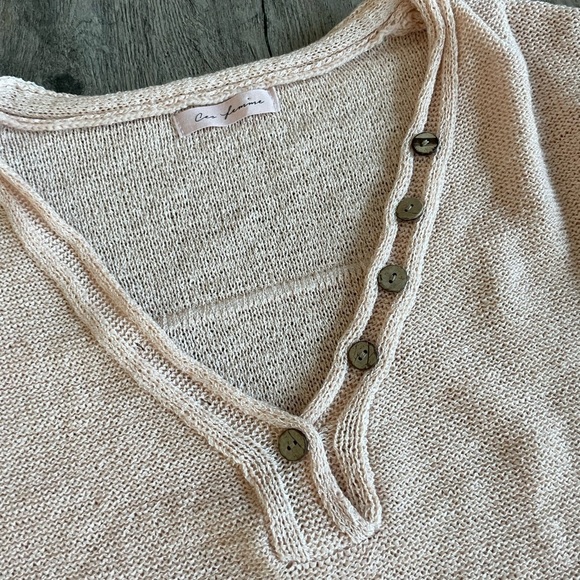 Ces Femme Women’s pale pink/apricot lightweight V neck sweater, size large - Picture 3 of 8